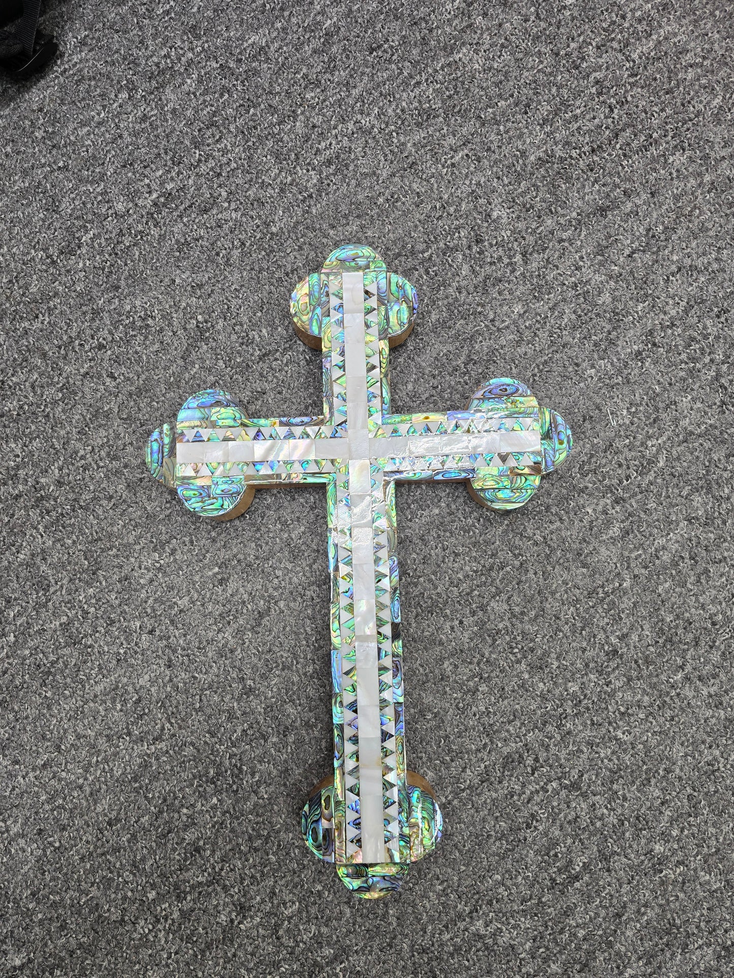 Roman Cross Sea Shell Artistic - Olivewood 35cm