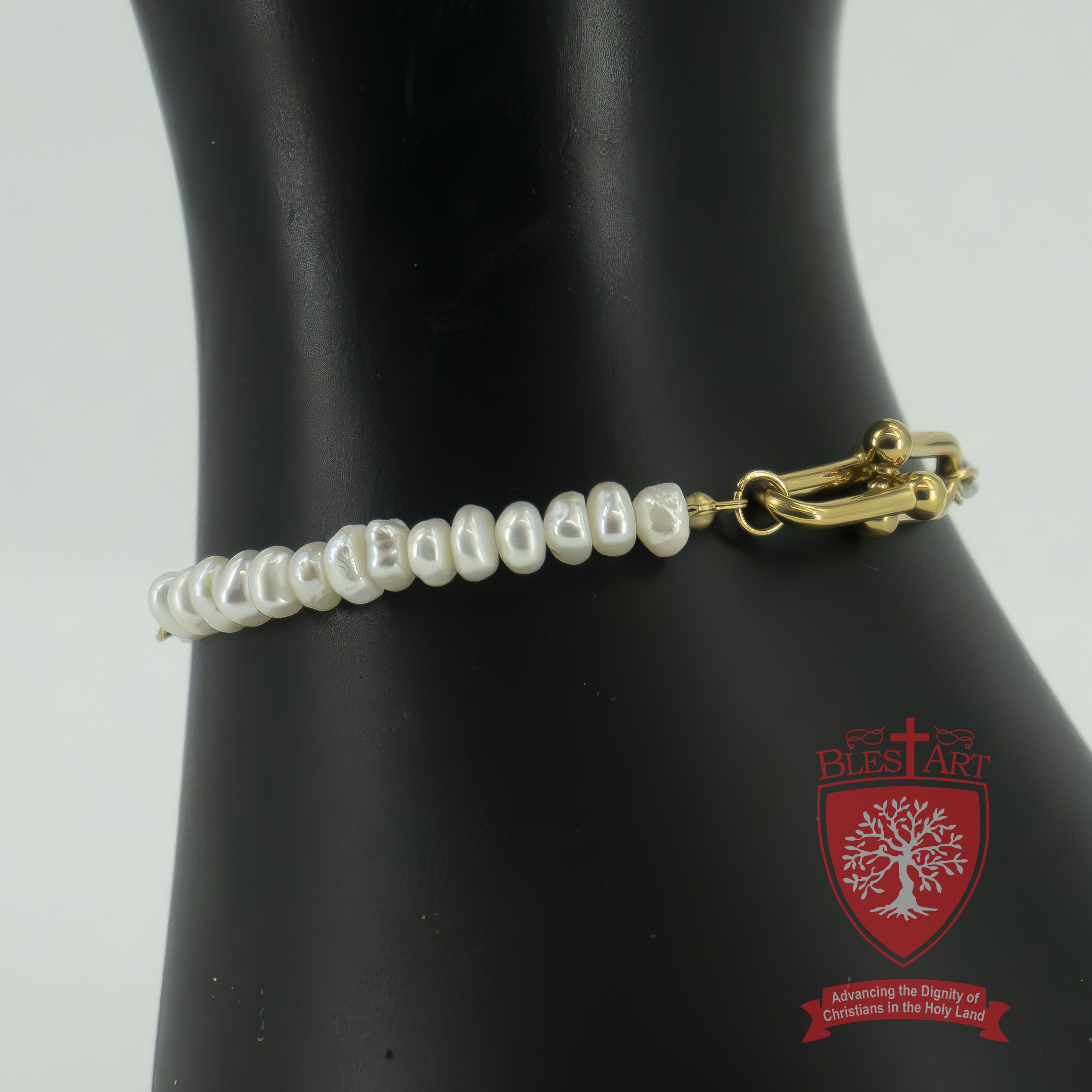 Lustrous Elegance Freshwater Pearl Bracelet with Gold Clasp