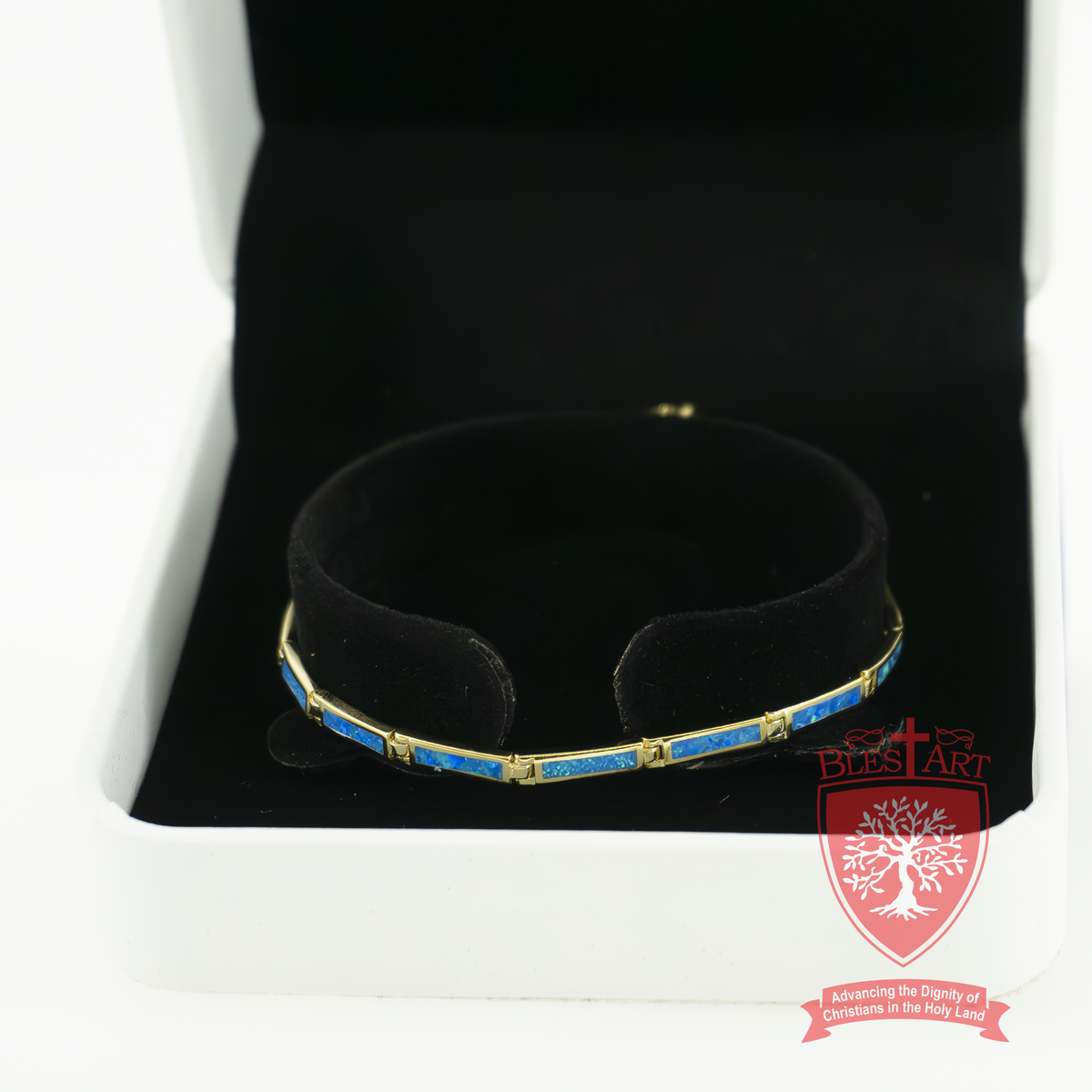 Sophisticated Gold-Plated Bangle with Lapis Lazuli Inlay