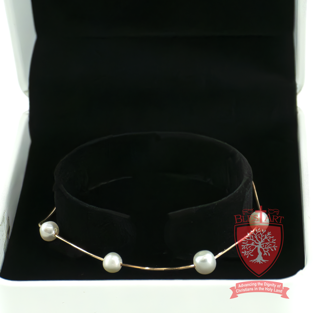 Timeless Elegance Pearl Bracelet with Gold Accents