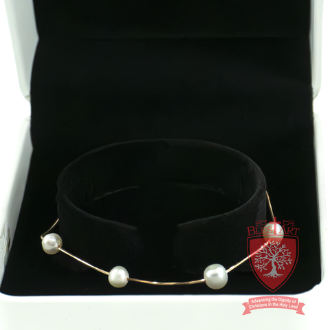 Timeless Elegance Pearl Bracelet with Gold Accents