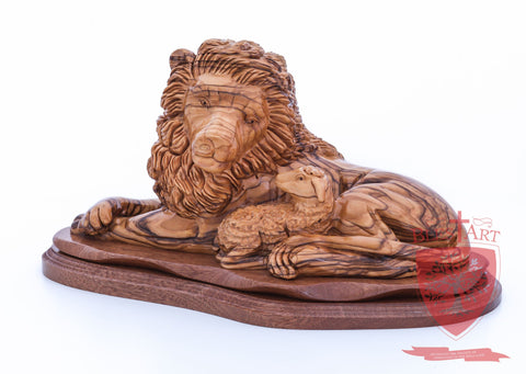 Lion and the Lamb, Size: 6.50" / 16 cm height