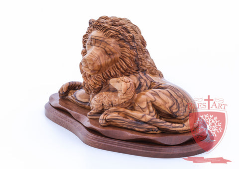 Lion and the Lamb, Size: 6.50" / 16 cm height