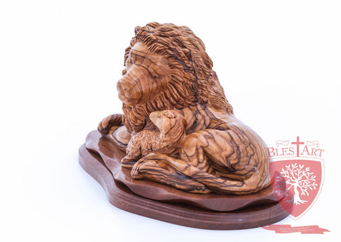 Lion and the Lamb, Size: 6.50" / 16 cm height