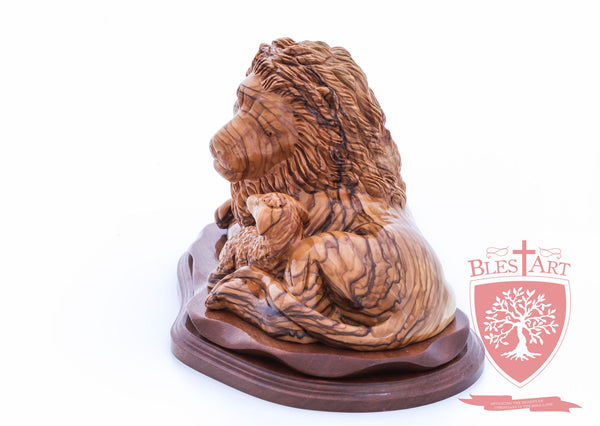 Lion and the Lamb, Size: 6.50" / 16 cm height