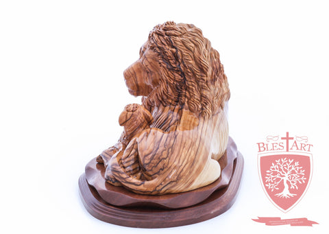 Lion and the Lamb, Size: 6.50" / 16 cm height