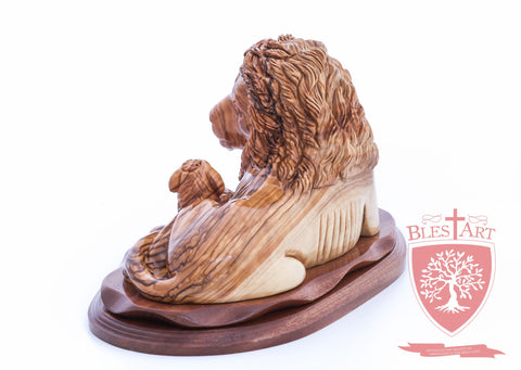 Lion and the Lamb, Size: 6.50" / 16 cm height