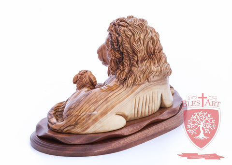 Lion and the Lamb, Size: 6.50" / 16 cm height