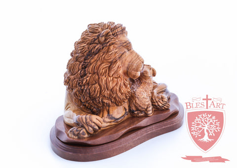 Lion and the Lamb, Size: 6.50" / 16 cm height