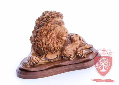 Lion and the Lamb, Size: 6.50" / 16 cm height